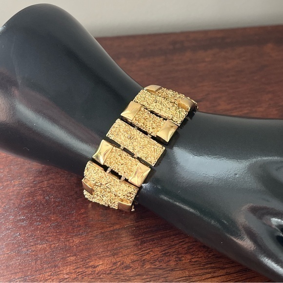 MONET 1970s vintage brutalist textured "gold nugget" bracelet - Picture 1 of 14